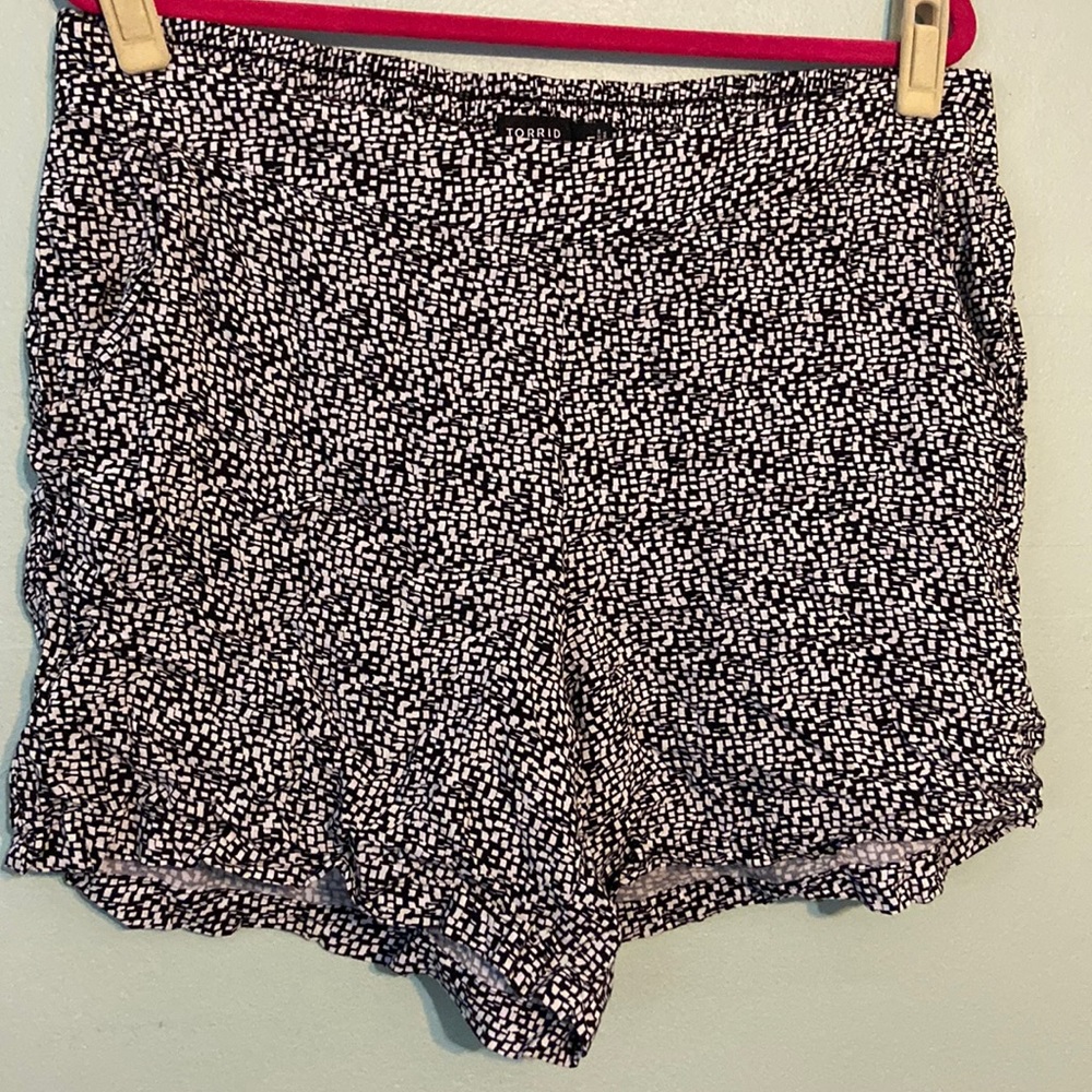 Black and white rayon shorts